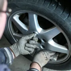 Opony letnie: Kiedy zmienić? Zasada 7°C dla bezpieczeństwa i portfela