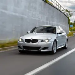 BMW M5 V10 E60/E61: Ikona, koszty i pułapki. Czy warto kupić?