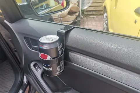 Uchwyt na kubek do auta DIY: Zrób to sam i zapomnij o rozlaniu!