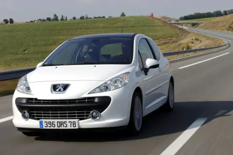 Peugeot 207: Jaki silnik wybrać? Unikaj tych jednostek!