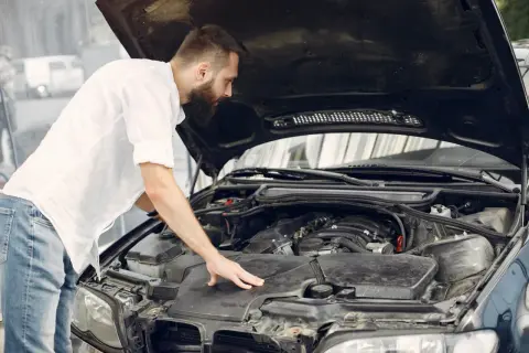 Wpadający pedał sprzęgła? Objawy awarii pompy i trafna diagnoza