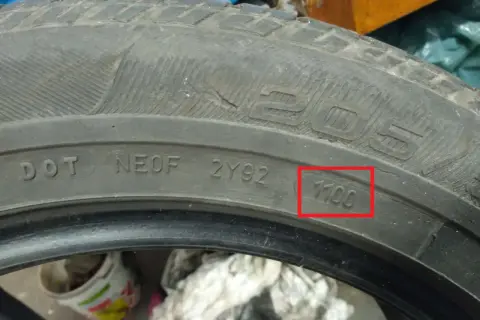 Numer DOT: Jak odczytać rok produkcji opony i jeździć bezpiecznie?