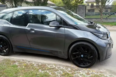 BMW i3 używane: czy warto kupić elektrycznego pioniera w 2026?
