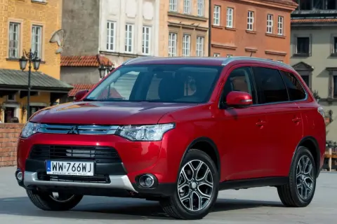 Mitsubishi Outlander III: Jaki silnik wybrać? Benzyna czy Diesel?