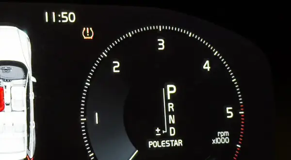 Świeci kontrolka TPMS? Jak ją wyłączyć i zresetować system