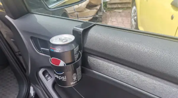 Uchwyt na kubek do auta DIY: Zrób to sam i zapomnij o rozlaniu!