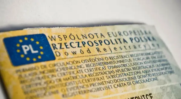 Ile kosztuje przerejestrowanie samochodu? Kompletny przewodnik po opłatach