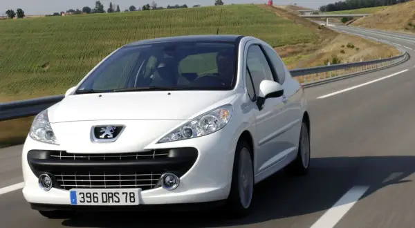 Peugeot 207: Jaki silnik wybrać? Unikaj tych jednostek!