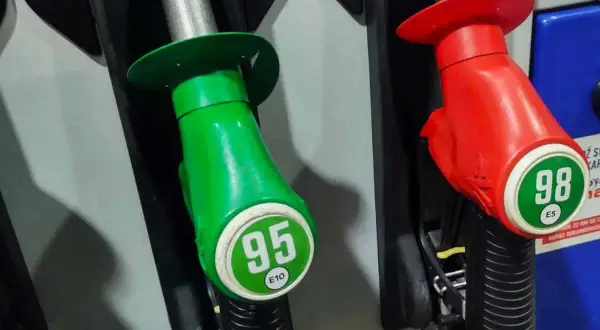 Jak sprawdzić paliwo do auta? E10, symbole i ratunek po błędzie