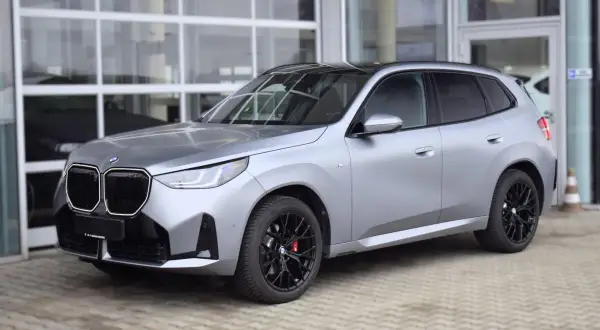 BMW X3 G45: Większy, cyfrowy, hybrydowy. Polskie ceny od 245 tys.
