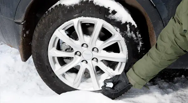 Ciśnienie 195/65 R15 zimą: +0.2 bara dla bezpieczeństwa. Jak?