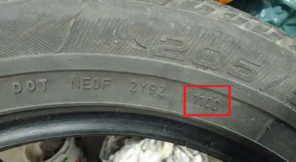 Numer DOT: Jak odczytać rok produkcji opony i jeździć bezpiecznie?