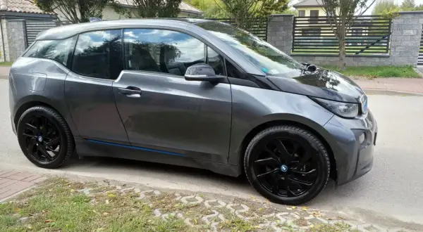 BMW i3 używane: czy warto kupić elektrycznego pioniera w 2026?