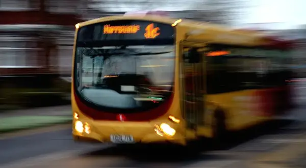 Pedał sprzęgła miękki? Jak odpowietrzyć je skutecznie krok po kroku
