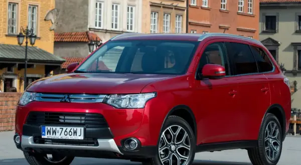 Mitsubishi Outlander III: Jaki silnik wybrać? Benzyna czy Diesel?