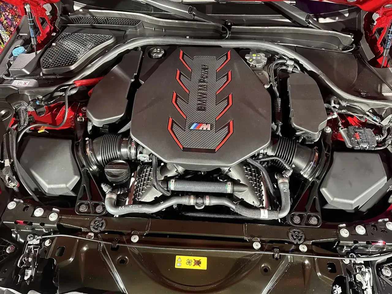 BMW M5 CS silnik V8