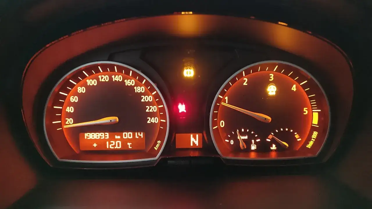 BMW X3 deska rozdzielcza kontrolki 4x4 ABS hamulec