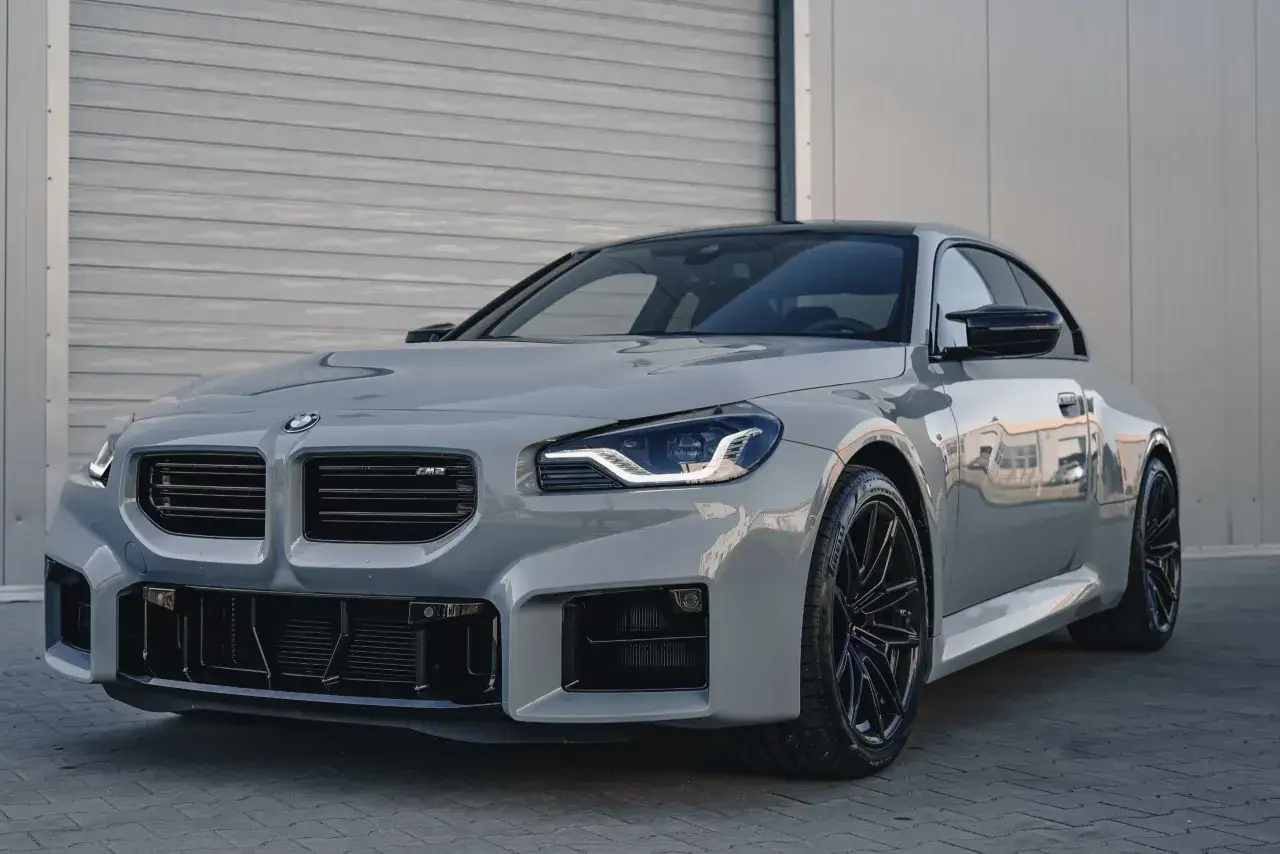 BMW M2 G87 w zakręcie