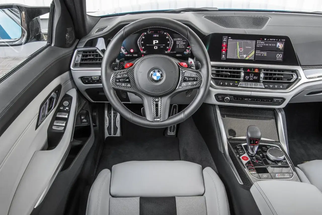 BMW M3 G80 wnętrze kokpit