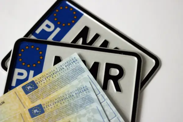 Koszt rejestracji samochodu w Polsce: Ile naprawdę zapłacisz?