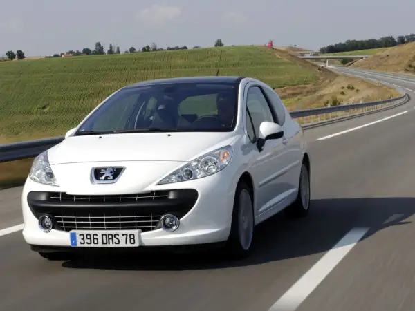 Peugeot 207: Jaki silnik wybrać? Unikaj tych jednostek!